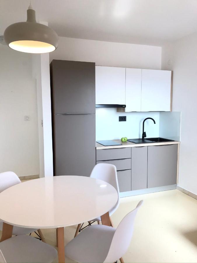Apartments Renata Pinezići 外观 照片